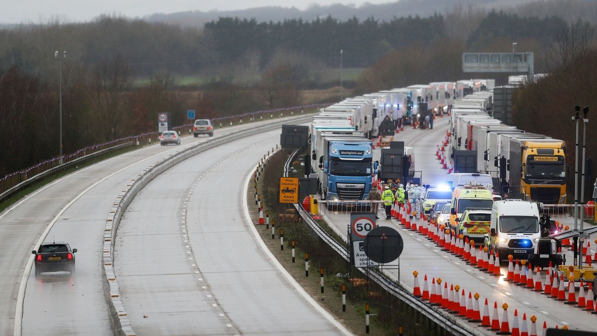 Britové překotně budují další místa pro testování řidičů kamionů